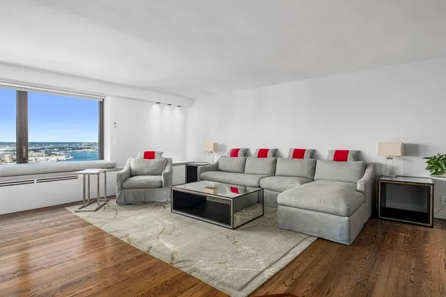 $1,095,000 | 65 East India Row, Unit PHC, Boston, MA 02110