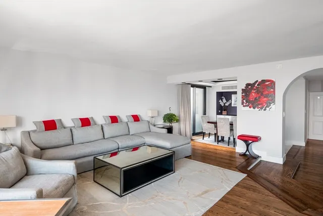 $1,095,000 | 65 East India Row, Unit PHC, Boston, MA 02110