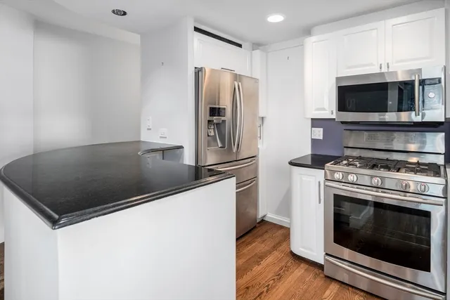 $1,095,000 | 65 East India Row, Unit PHC, Boston, MA 02110