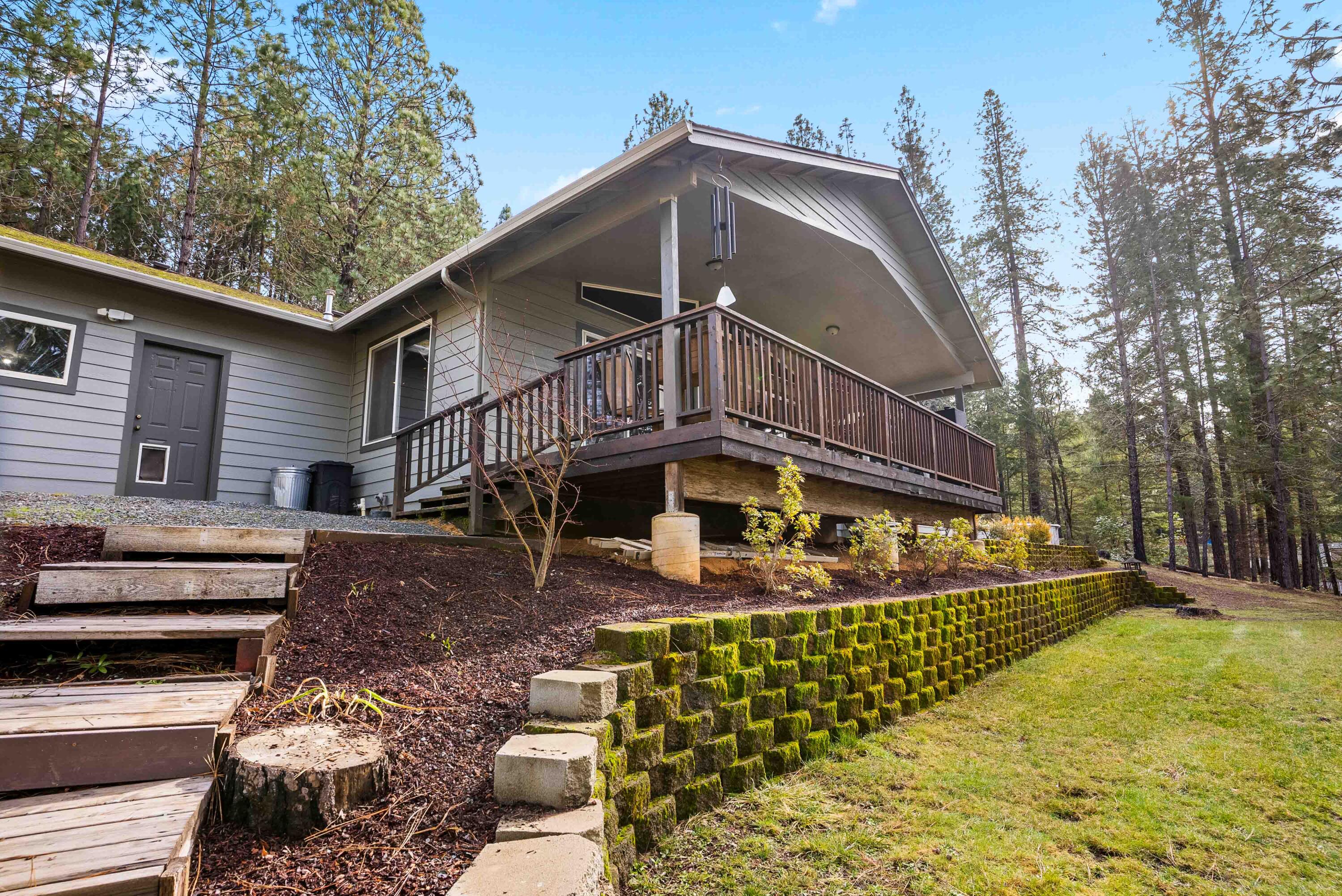 1280 Crow Road Merlin, OR 97532 - Photo 33 of 44 a front view of a house with a yard