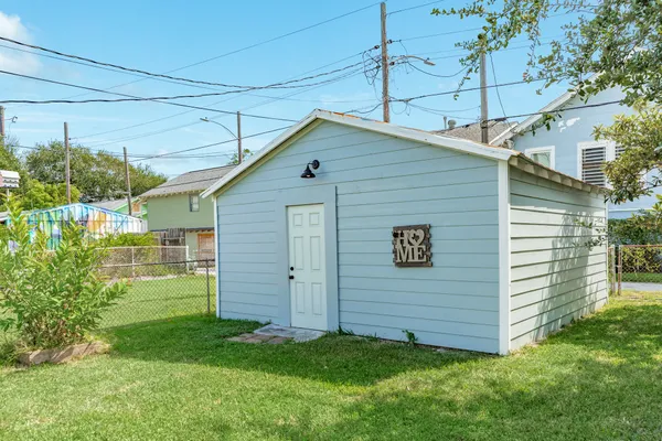 $2,000 | 4417 Avenue R, Galveston, TX 77550