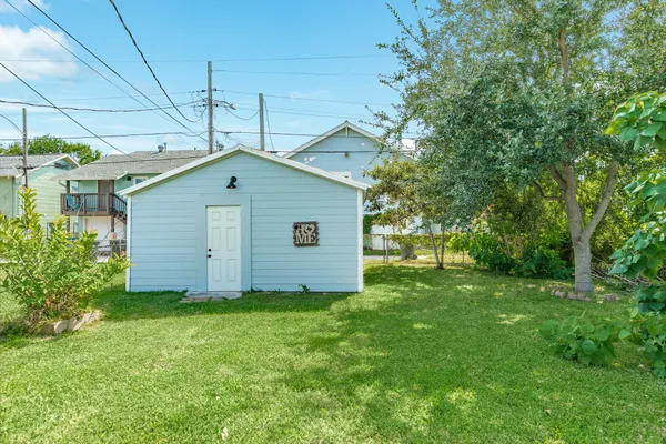 $2,000 | 4417 Avenue R, Galveston, TX 77550