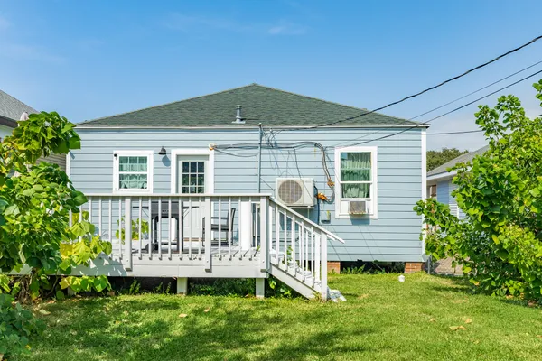 $2,000 | 4417 Avenue R, Galveston, TX 77550