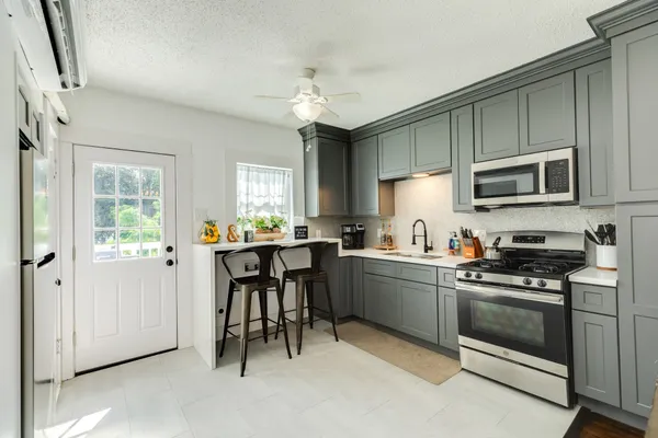 $2,000 | 4417 Avenue R, Galveston, TX 77550