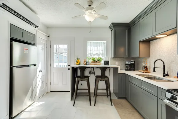 $2,000 | 4417 Avenue R, Galveston, TX 77550