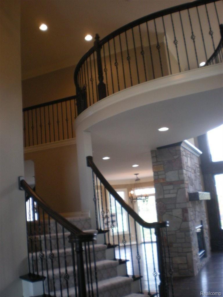 2841 Ambleside Court Rochester, MI 48306 - Photo 6 of 38 ROUNDED BALCONY