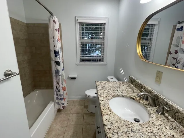 a view of empty room with window