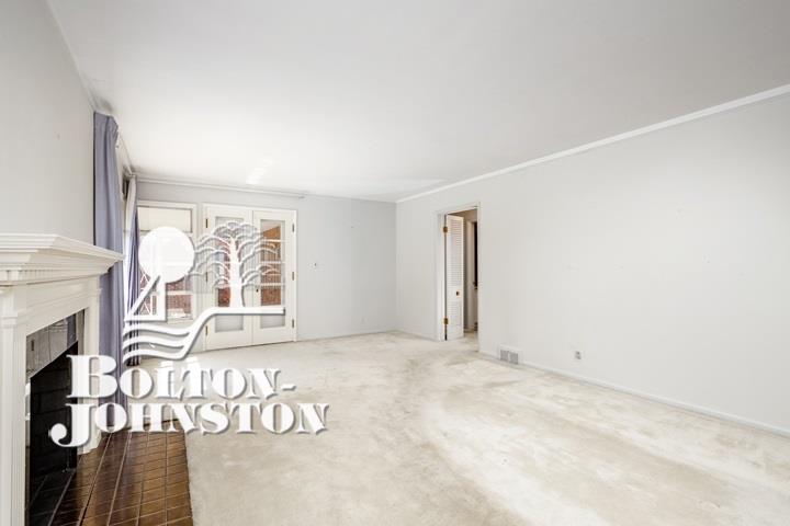 412 Lexington Road Grosse Pointe, MI 48236 - Photo 17 of 43 50037940-16.JPG