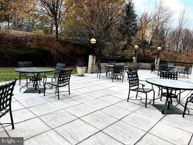 19355 Cypress Ridge Terrace, Unit 503 Leesburg, VA 20176 - Photo 20 of 22 a view of a tables and chairs in patio and a garden