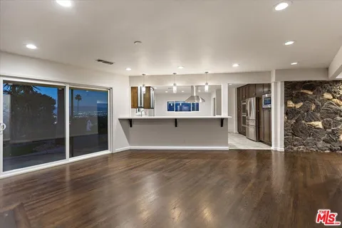 $2,049,500 | 15451 Longbow Drive, Sherman Oaks, CA 91403