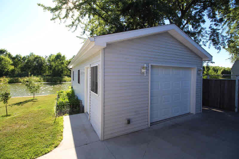 5795 Avalon Road Pinconning, MI 48650 - Photo 6 of 37