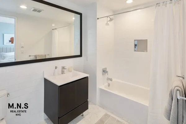 $4,420 | 22-44 Jackson Avenue, Unit 4123 | Long Island City