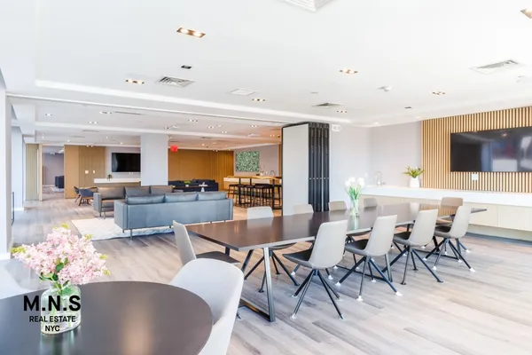 $4,420 | 22-44 Jackson Avenue, Unit 4123 | Long Island City