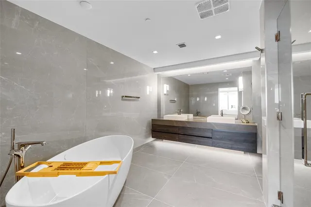 $2,995,000 | 1116 North Ocean Boulevard, Unit 904, Pompano Beach, FL 33062