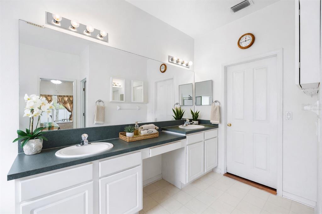 2763 Valencia Grove Drive Valrico, FL 33596 - Photo 10 of 26