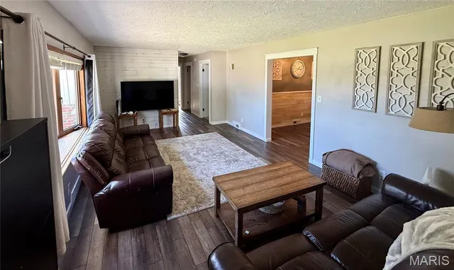 $220,000 | 227 Wolf Avenue, Hamel, IL 62046