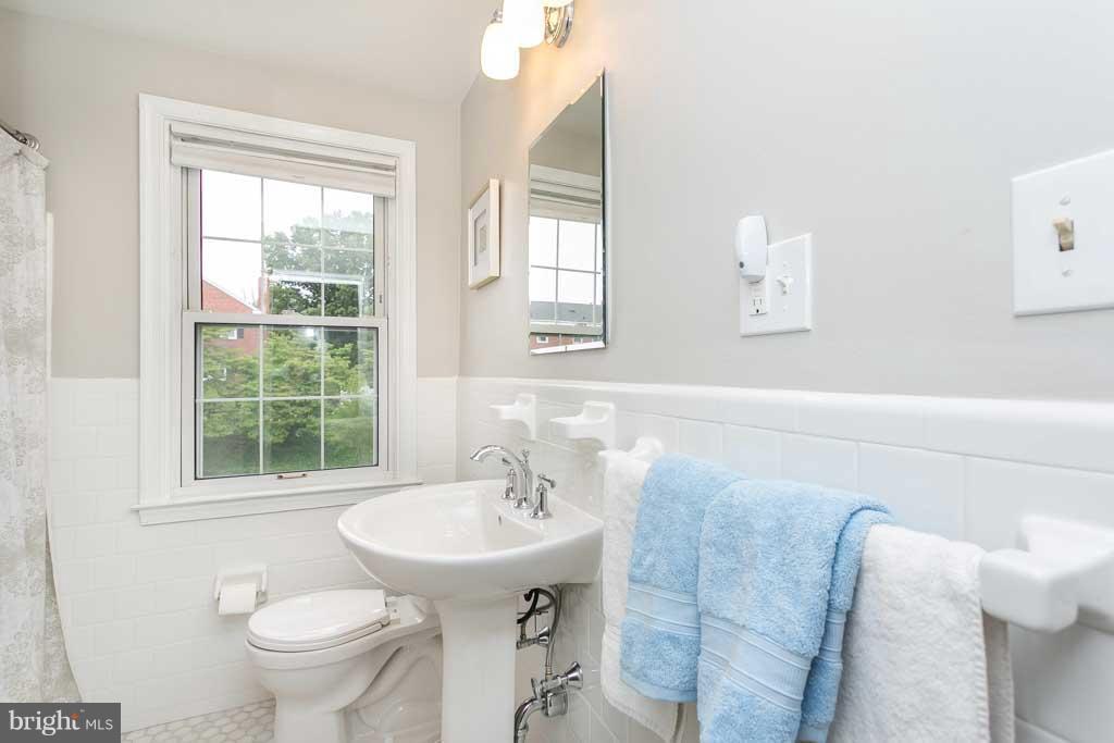 1569 Dellsway Road Towson, MD 21286 - Photo 12 of 18 Bath