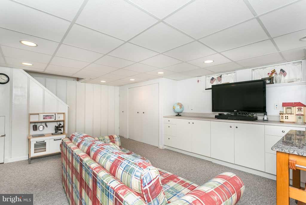 1569 Dellsway Road Towson, MD 21286 - Photo 13 of 18 Family Room