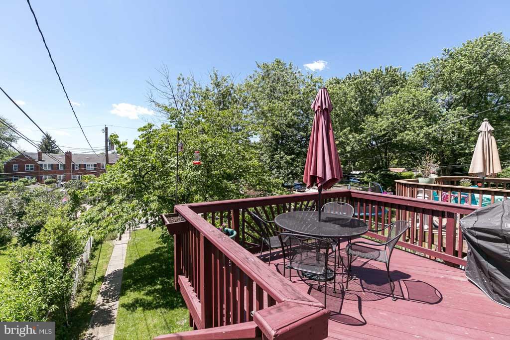 1569 Dellsway Road Towson, MD 21286 - Photo 15 of 18 Deck