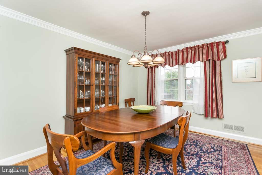 1569 Dellsway Road Towson, MD 21286 - Photo 4 of 18 Dining Room