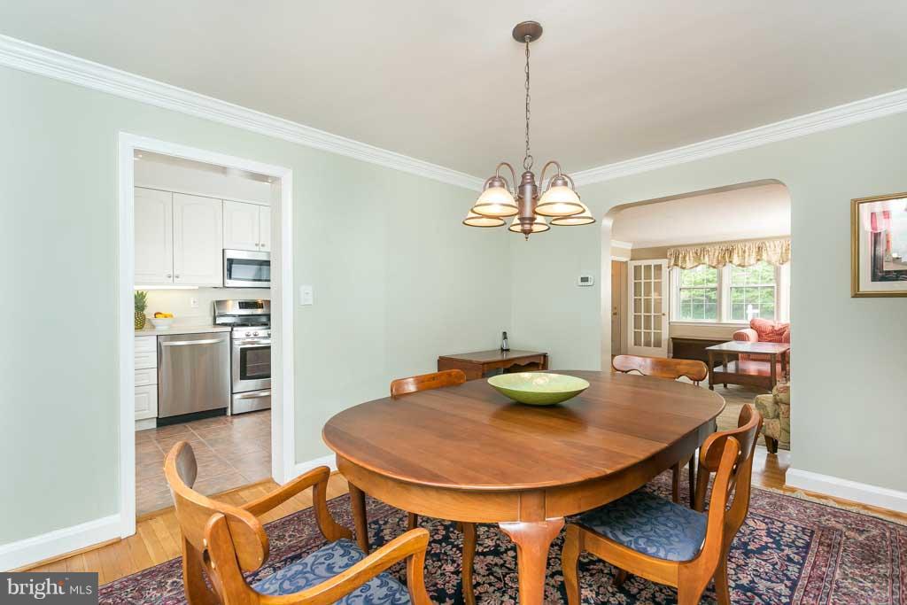 1569 Dellsway Road Towson, MD 21286 - Photo 5 of 18 Dining Room