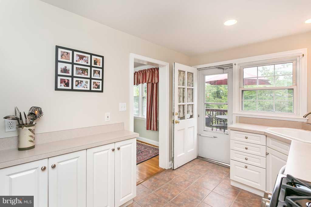 1569 Dellsway Road Towson, MD 21286 - Photo 7 of 18 Kitchen