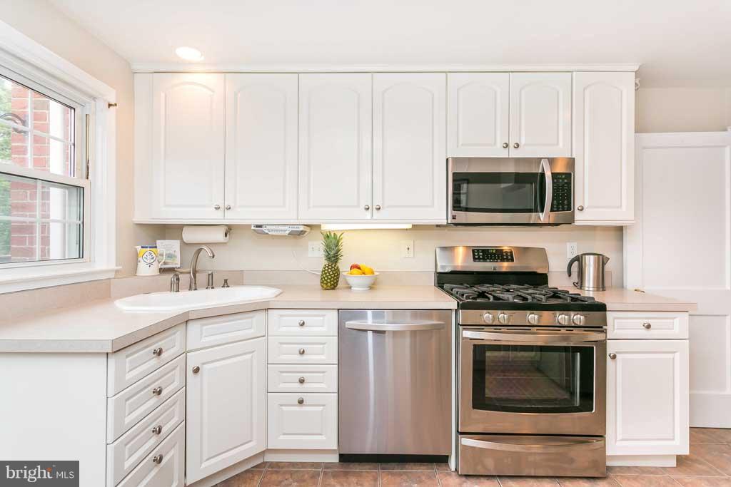 1569 Dellsway Road Towson, MD 21286 - Photo 8 of 18 Kitchen