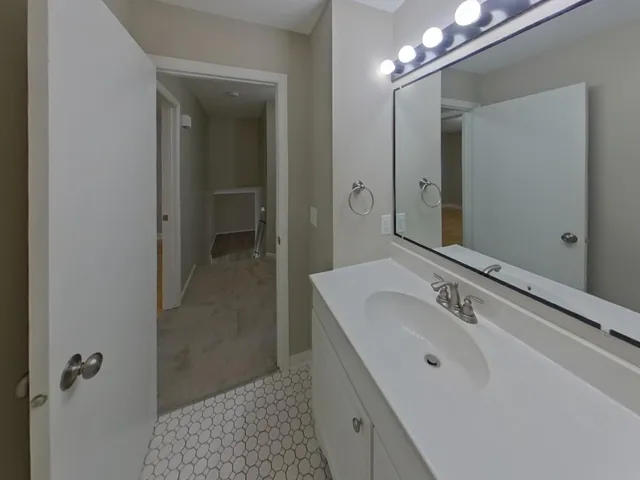 $2,219 | 2990 Payne Avenue, Little Canada, MN 55117