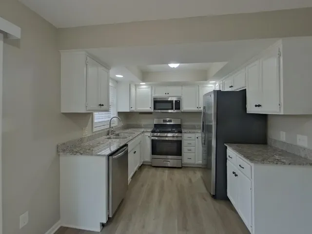 $2,219 | 2990 Payne Avenue, Little Canada, MN 55117