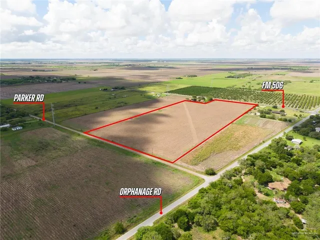 a view of a tennis court