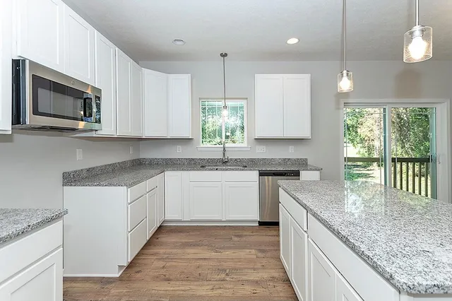 $342,460 | 237 Grand River Circle, Jackson, MI 49201