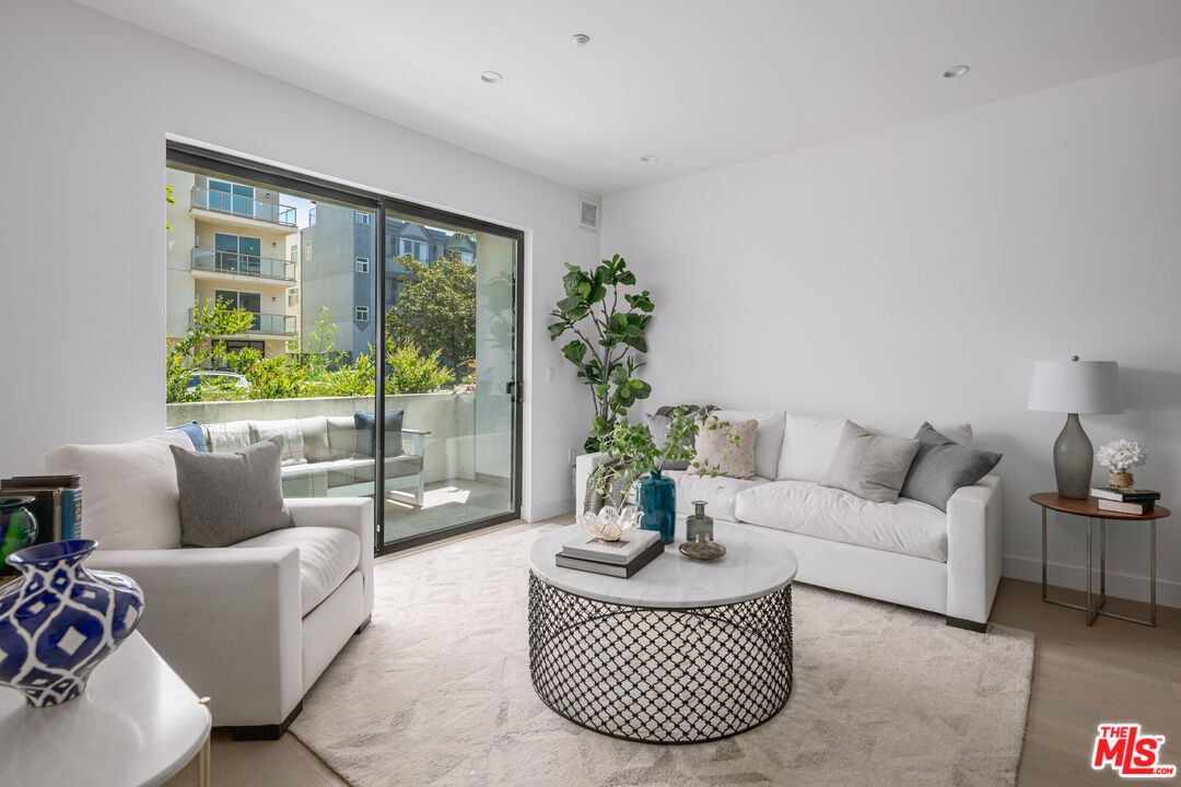 1123 South Shenandoah St Unit 204  