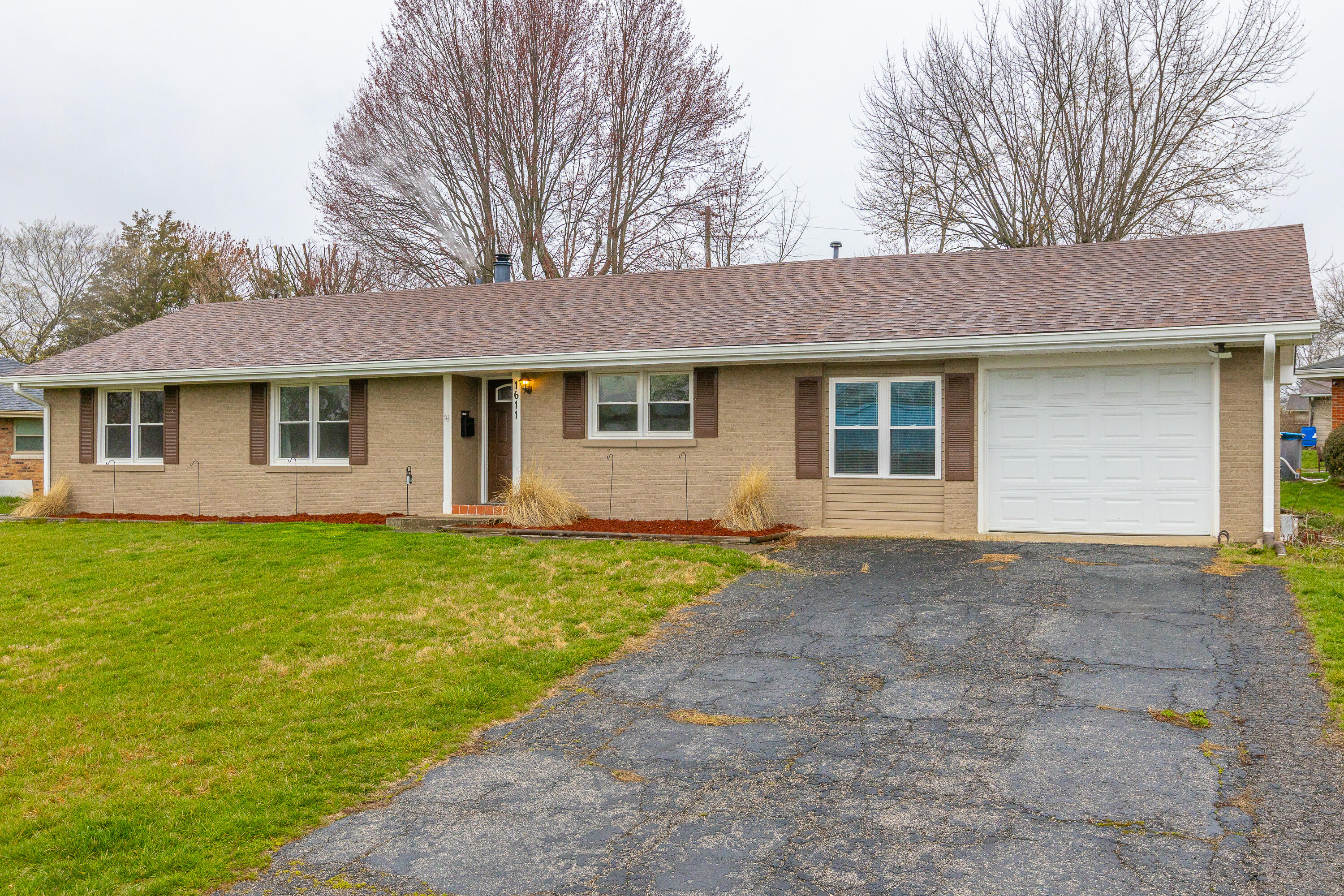 1611 Raleigh Road Lexington, KY 40505 - Photo 1 of 29 1-3