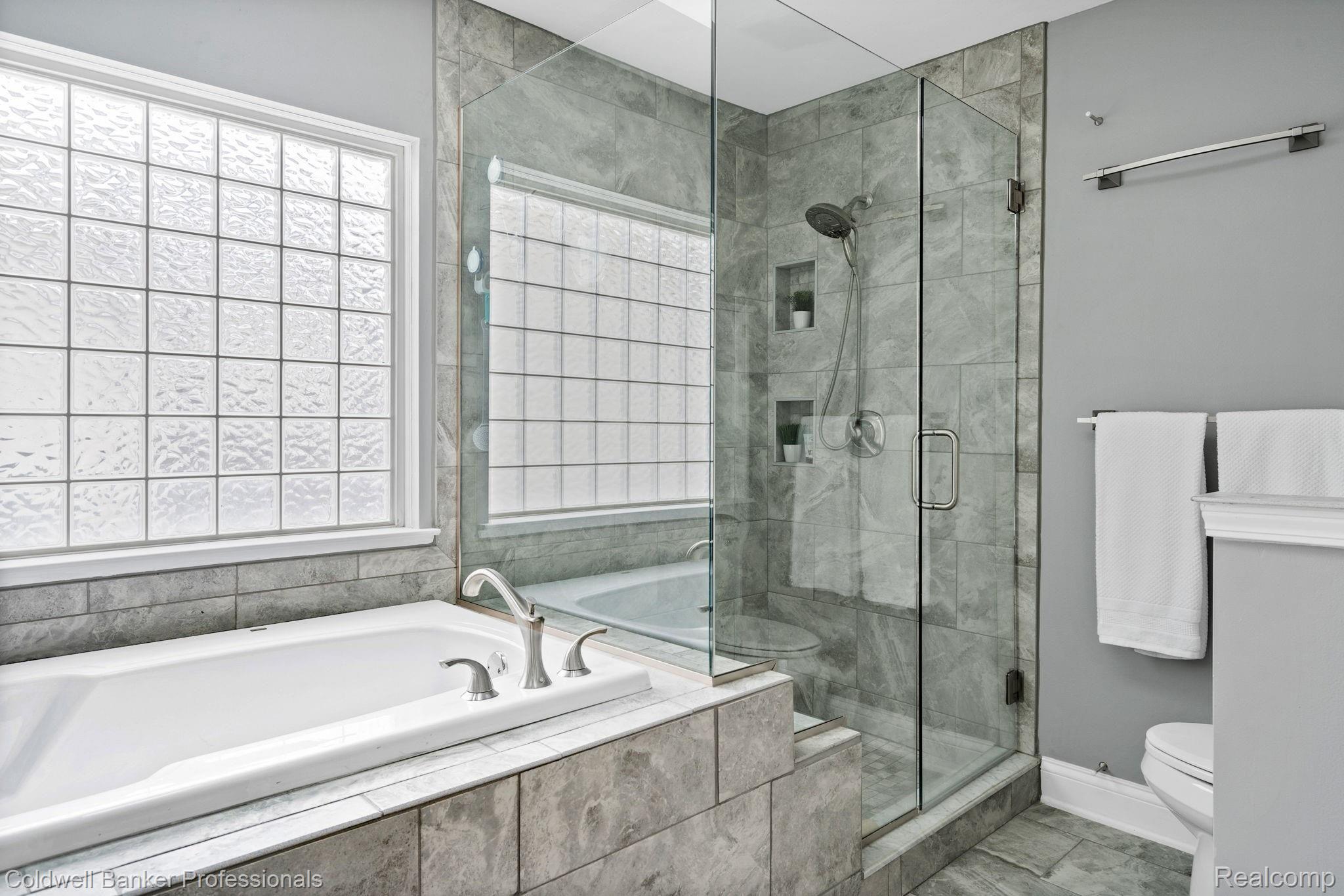 158 Eagle Ridge Road Lake Orion, MI 48360 - Photo 19 of 32 Amazing new master bathroom