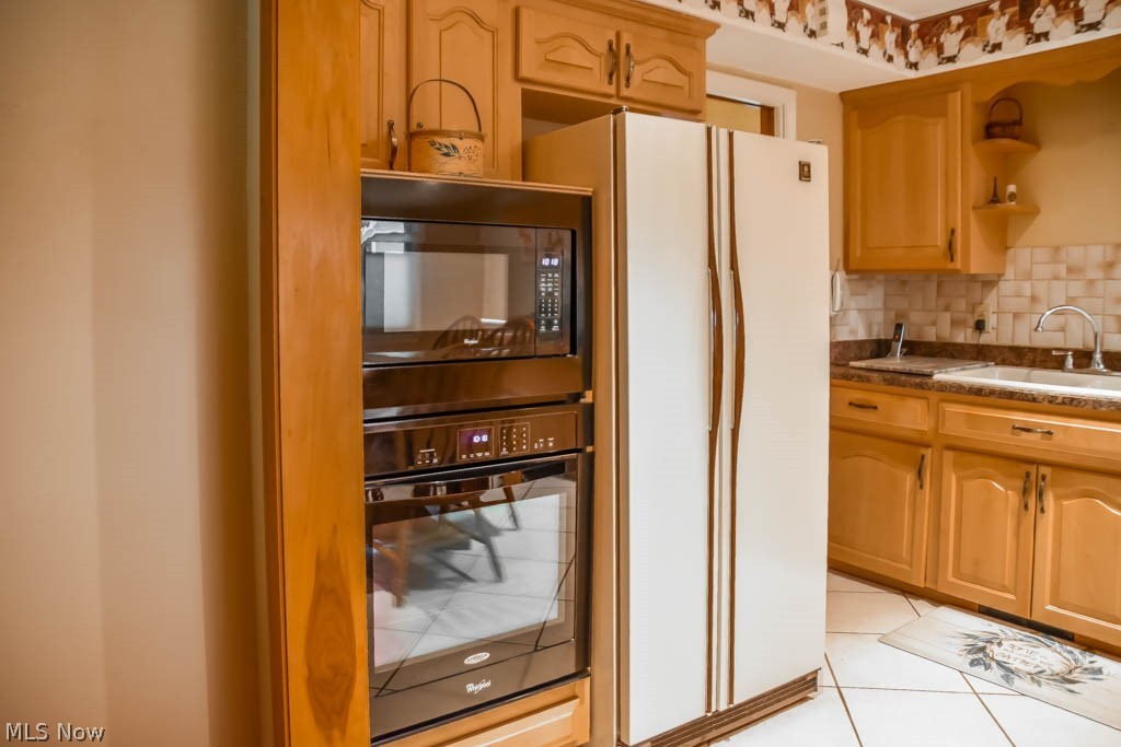 6394 Fairhaven Road Cleveland, OH 44124 - Photo 5 of 27 Kitchen