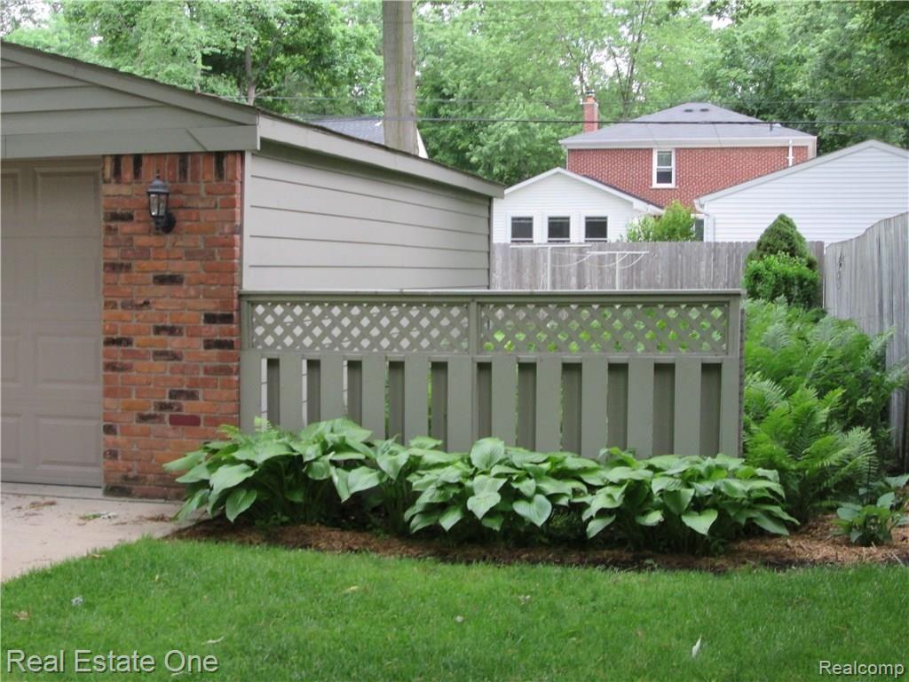 3555 Kenmore Road Berkley, MI 48072 - Photo 5 of 31
