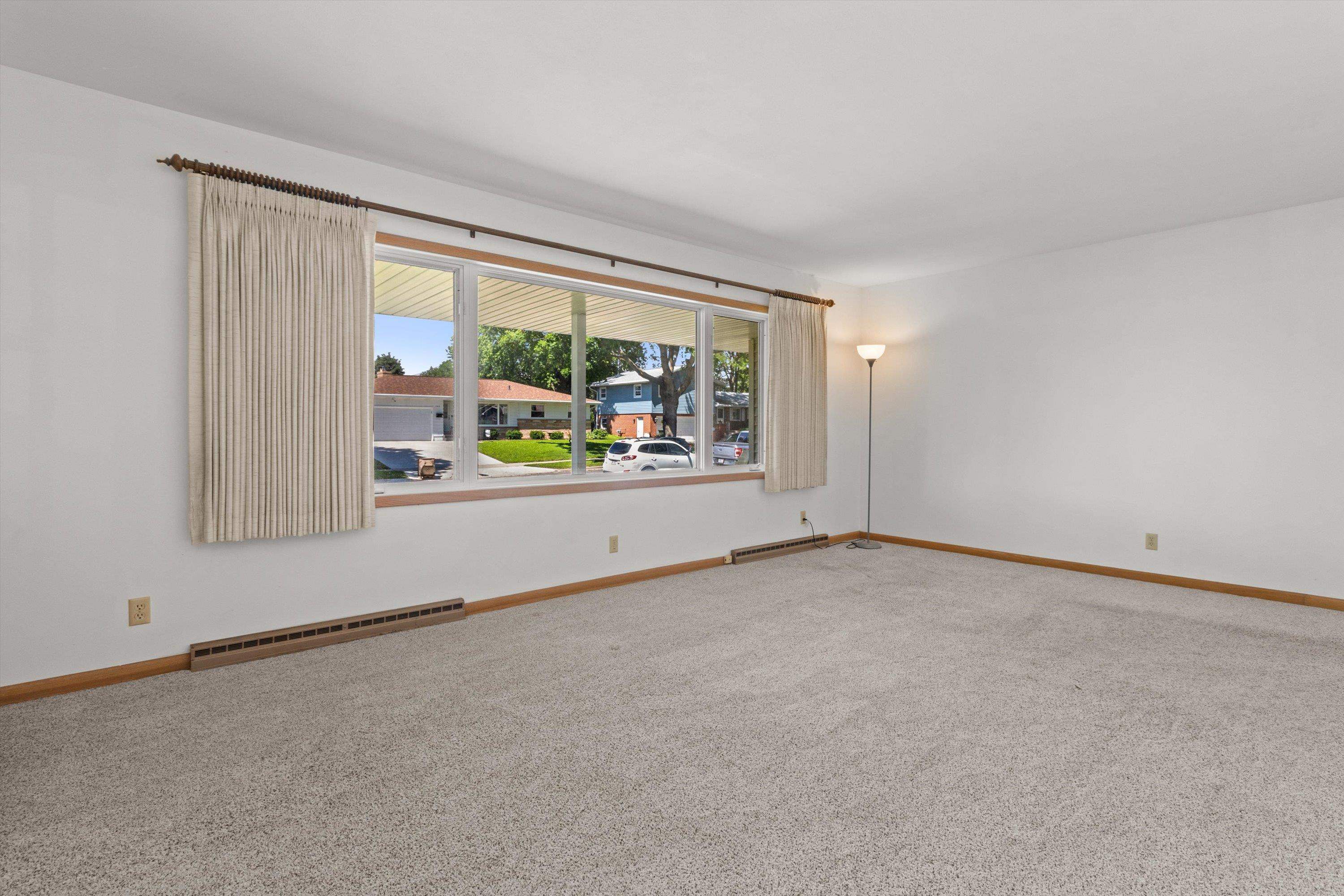 1813 Windom Way Madison, WI 53704 - Photo 5 of 34