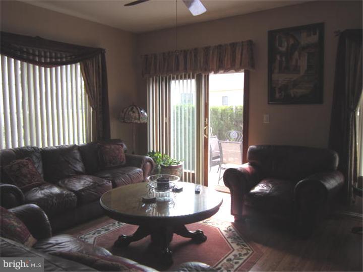 1 Laurel Ridge Lane Columbus, NJ 08022 - Photo 11 of 25 Family Room