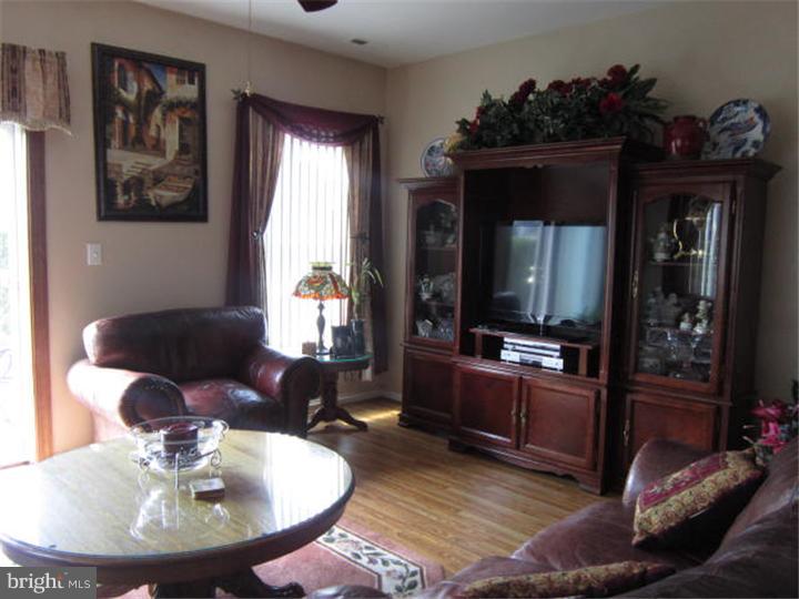 1 Laurel Ridge Lane Columbus, NJ 08022 - Photo 12 of 25 Family Room