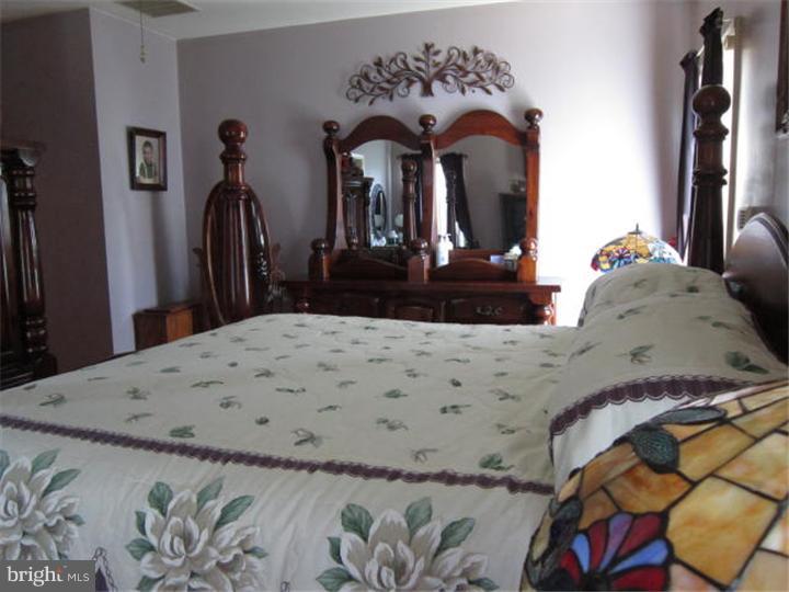 1 Laurel Ridge Lane Columbus, NJ 08022 - Photo 15 of 25 Bedroom - Main
