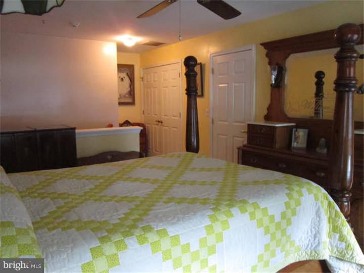 1 Laurel Ridge Lane Columbus, NJ 08022 - Photo 22 of 25 Bedroom 3