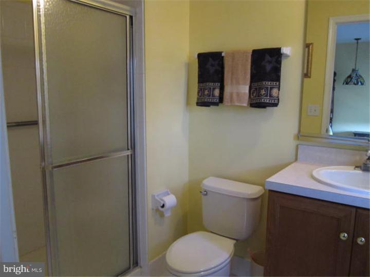 1 Laurel Ridge Lane Columbus, NJ 08022 - Photo 23 of 25 Bathroom