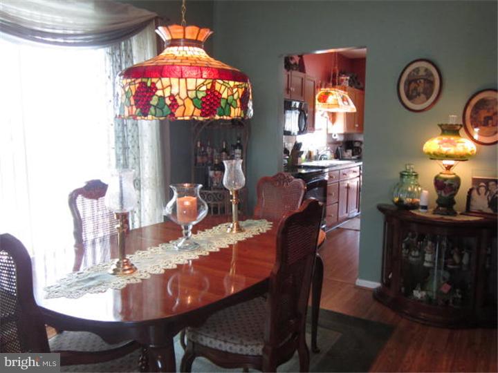 1 Laurel Ridge Lane Columbus, NJ 08022 - Photo 5 of 25 Dining Room