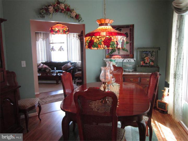1 Laurel Ridge Lane Columbus, NJ 08022 - Photo 6 of 25 Dining Room