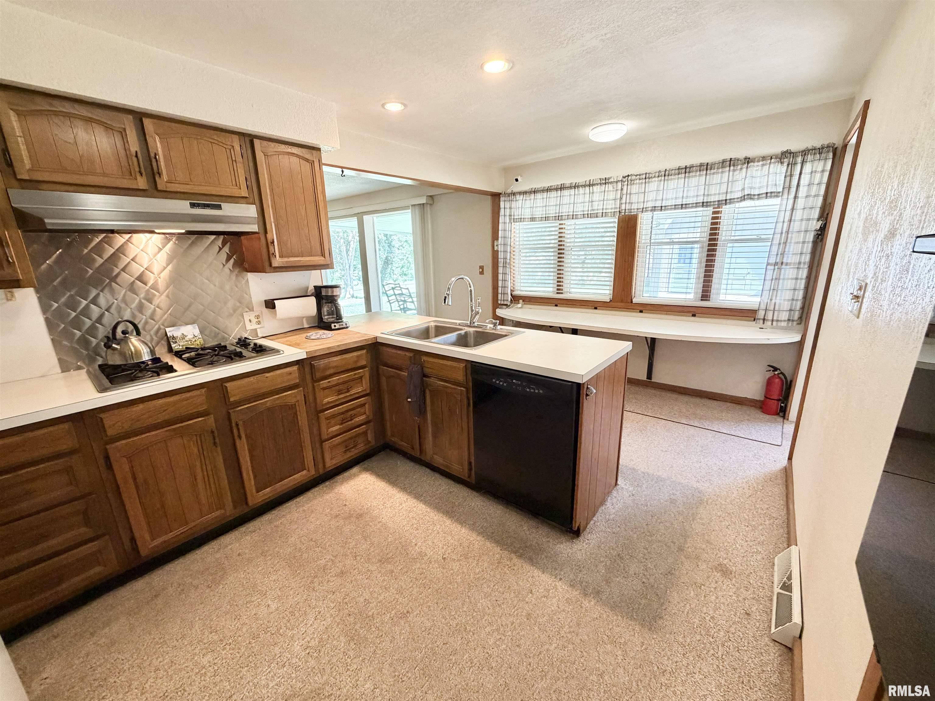 1797 South Lake Storey Road Galesburg, IL 61401 - Photo 11 of 33