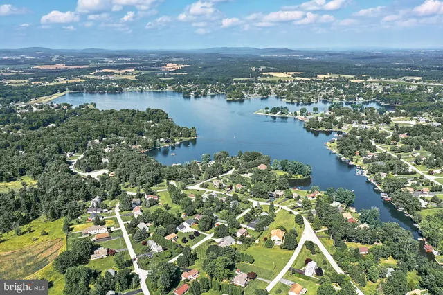 an aerial view of a houses with outdoor space and lake view