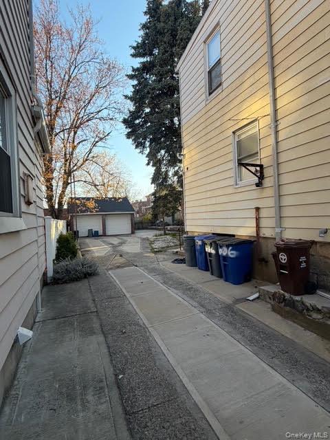 686 East 239th Street Bronx, NY 10470 - Photo 27 of 30 a view of a back yard of the house