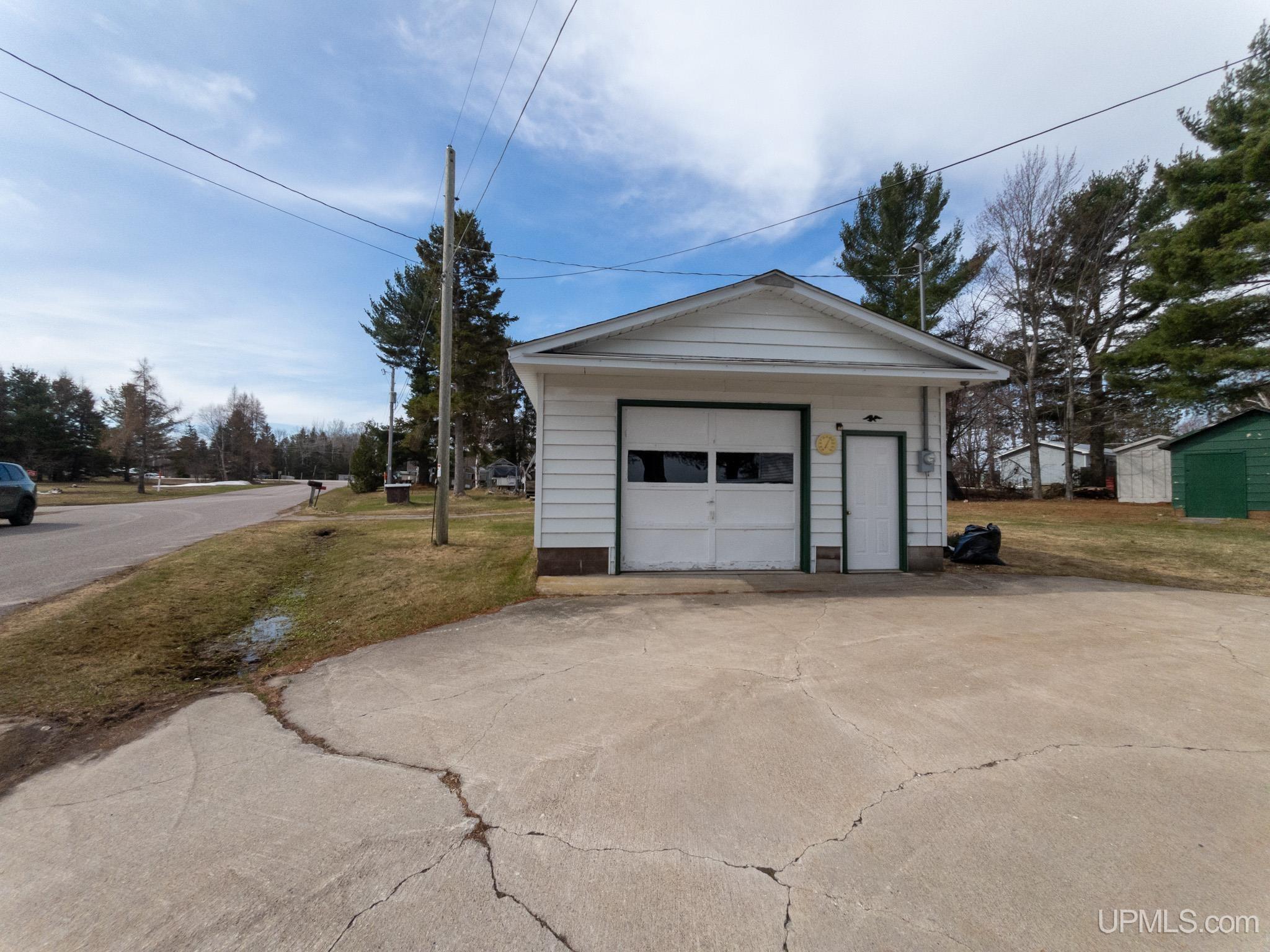 N7799 Bayberry Road Munising, MI 49862 - Photo 25 of 31