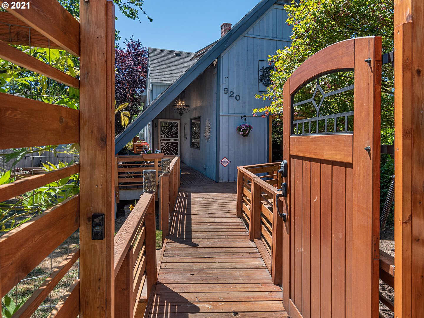 920 Southwest Taylors Ferry Road Portland, OR 97219 - Photo 2 of 25 Gallery Image 2