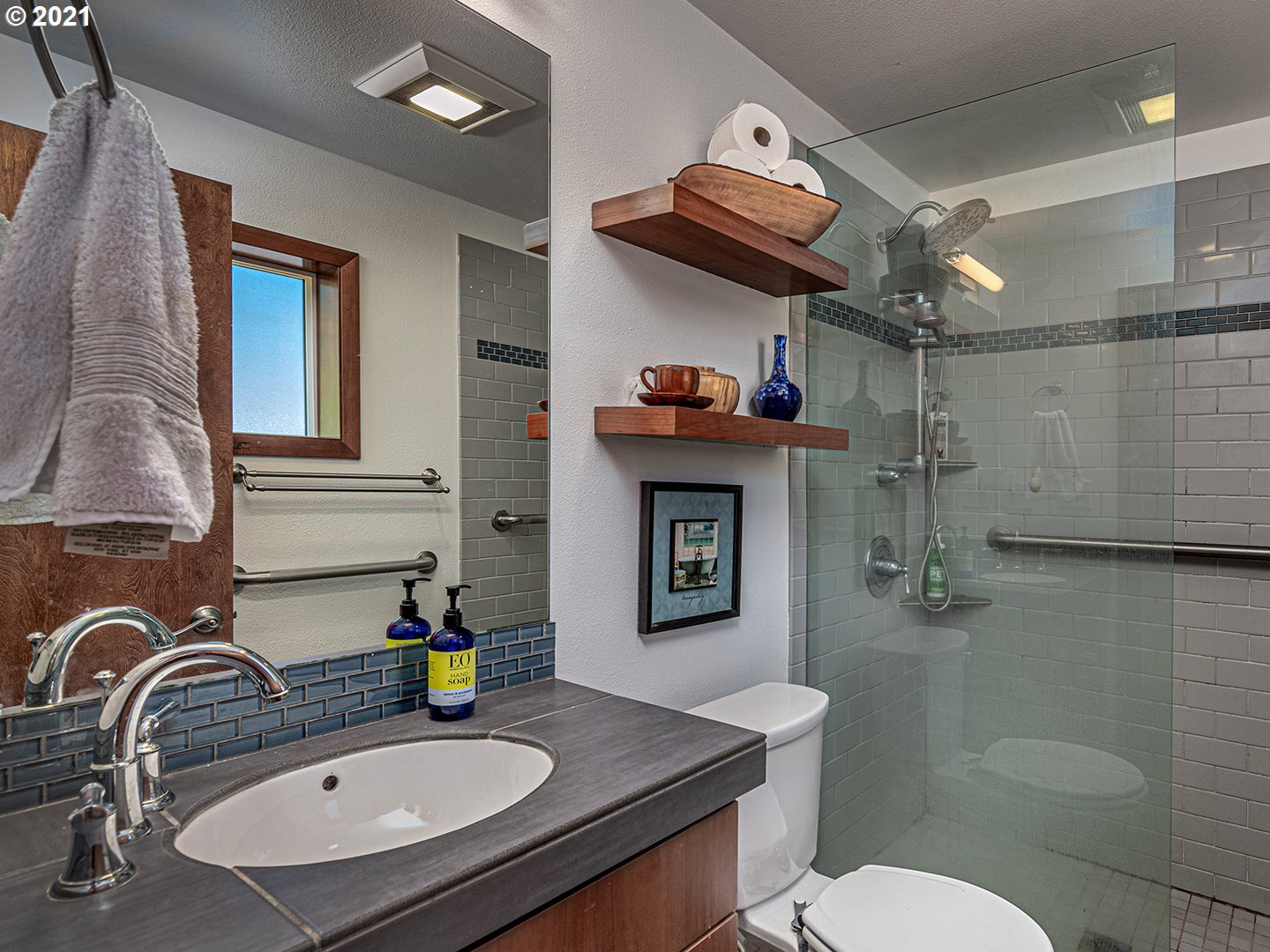 920 Southwest Taylors Ferry Road Portland, OR 97219 - Photo 14 of 25 Gallery Image 14
